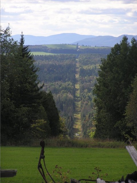 The border; USA left, Canada right