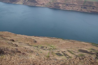 #1: The confluence point lies 0.18 miles away, down this steep cliff, near the bank of the Columbia River. (This is also a view to the East.)