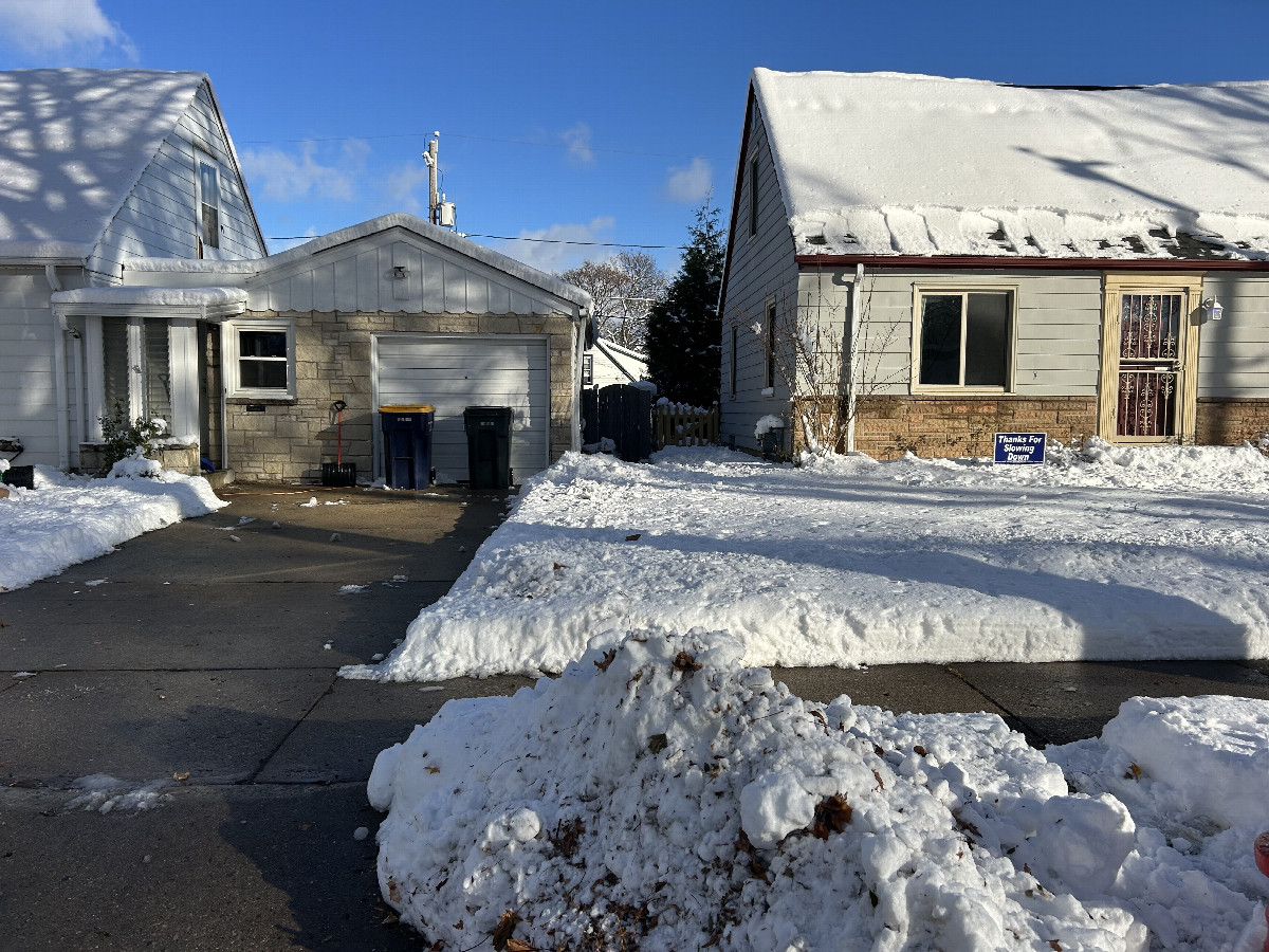 A view to the east from the confluence, toward house 2442.