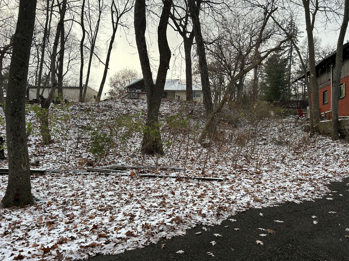 A view to the west from the confluence, towards the wind-shielding ledge.