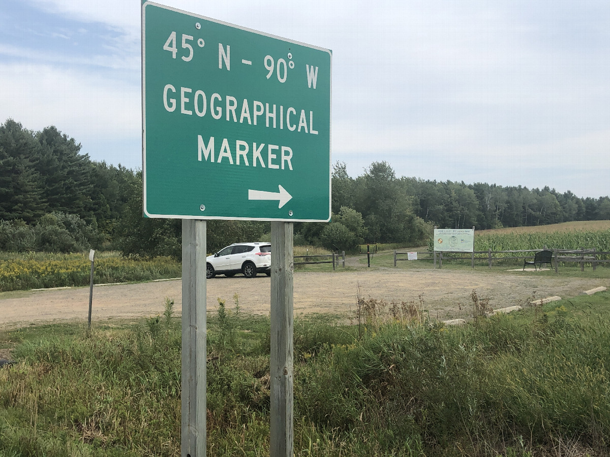 Good signage directing visitors to the parking lot.