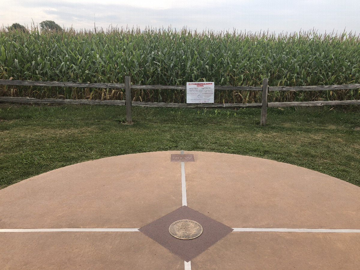 The view to the south from the confluence point, surrounded by cornfield.