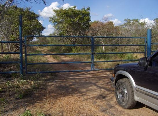 Porton cerrado a 250 metros del PC