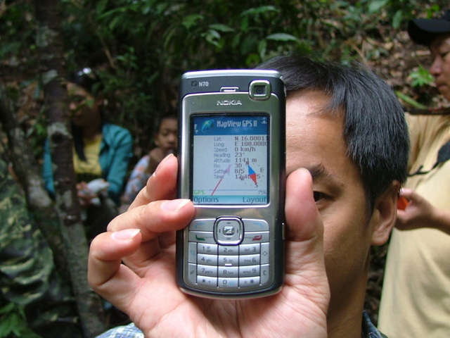Coordinates read out of a mobile phone and a GlobalSat BT 338