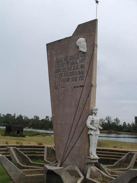 Monument at the Ben Hai River