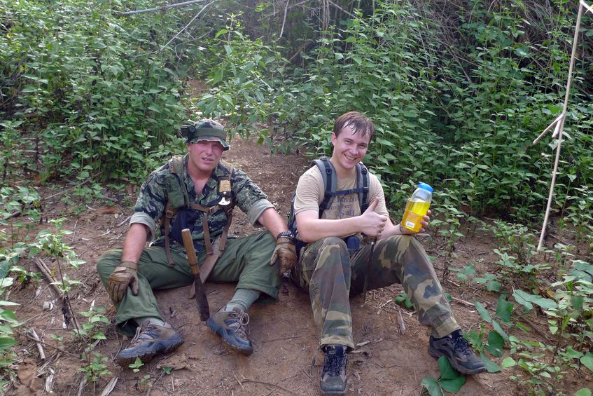 From left to right: pointman and MRE-bearer