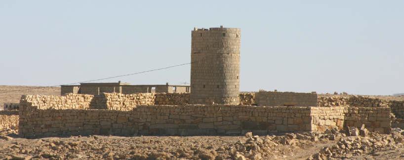Qāt watchtower, south of the confluence point