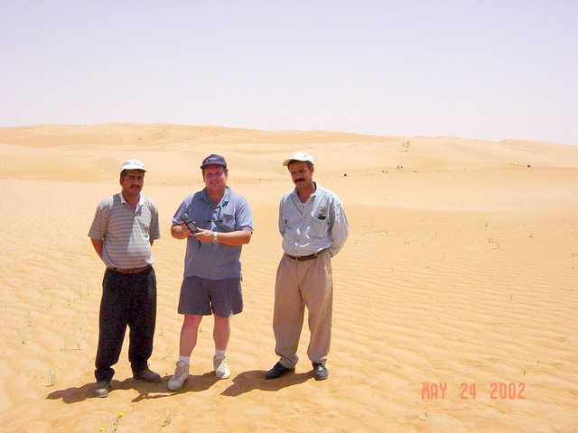 Vue vers l'Est du point 18N 49E avec Jim et Nabil - View towards East from the point with Jim and Nabil