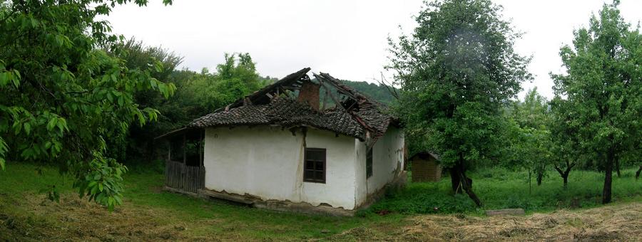 Abandoned farm house - ~ 70m NW to confluence – downhill