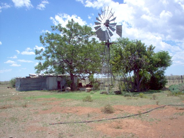 Farm worker's house about 1 km from Confluence