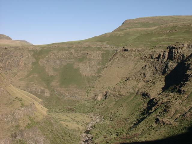 400 m wall to be climbed to Confluence