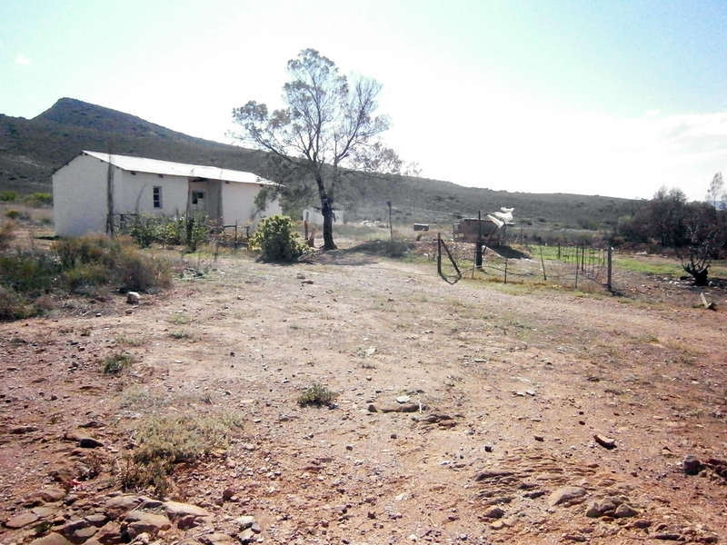 Some houses in the vicinity