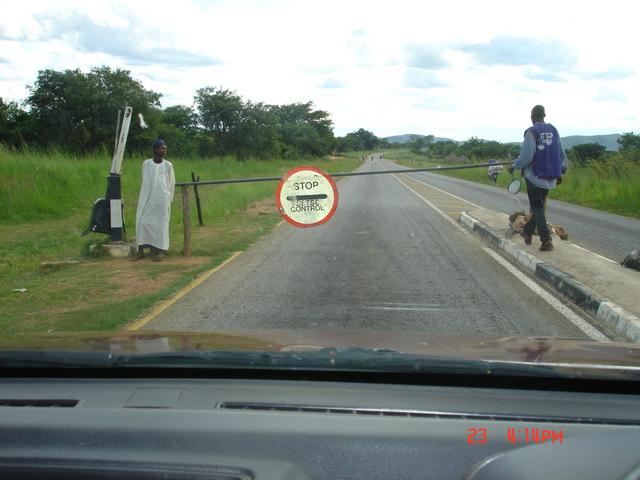 Tse-tse fly gate